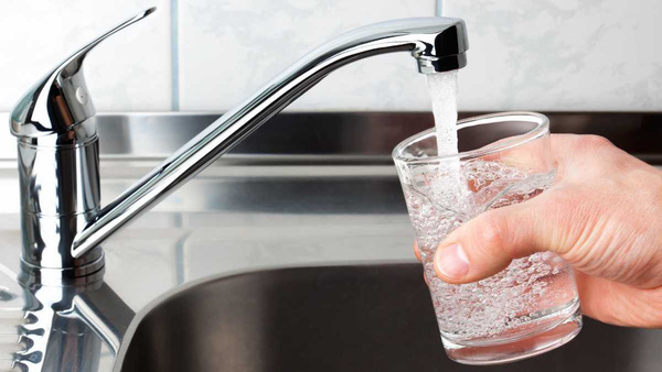 nguyên nhân ống nước kêu to khi mở vòi