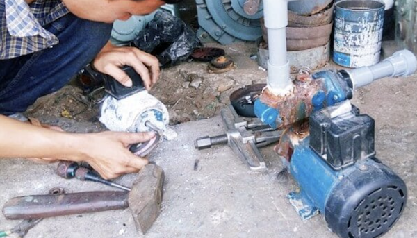 Xử lý lỗi máy bơm chạy nhưng không lên nước