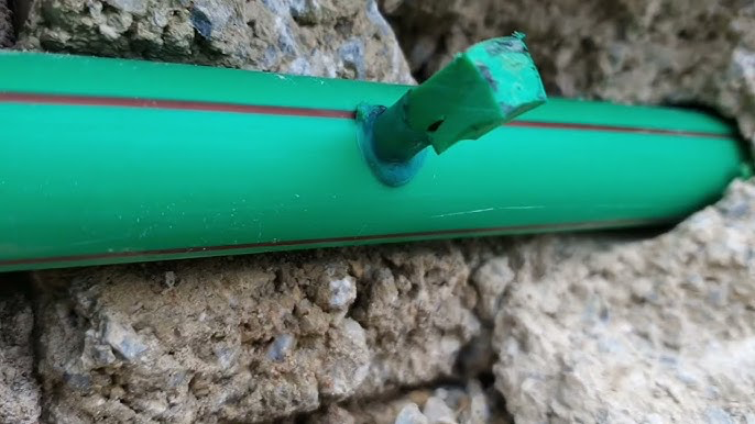 Vá lỗ thủng ống PP-R